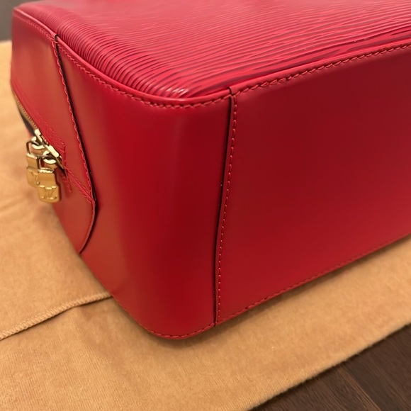 Louis Vuitton gently used Red Epi Sablous Handbag - Picture 4 of 14